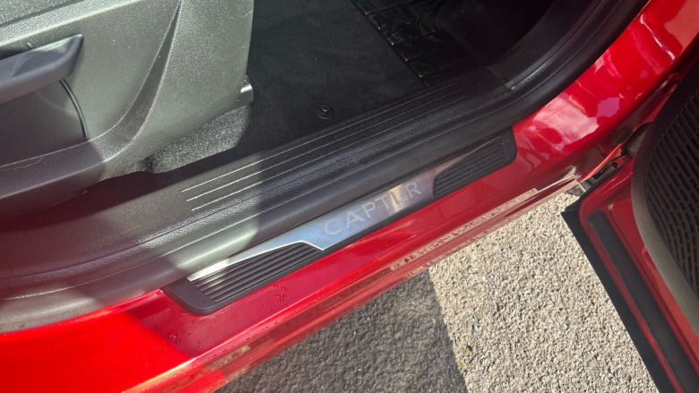 Renault Captur 1.5 dCi 115 Iconic 5dr Diesel Hatchback